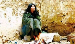 Được nuông chiều như 'thánh sống', chàng trai 23 tuổi chết đói sau khi bố mẹ qua đời