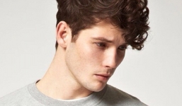 Phụ nữ yêu đàn ông có 2 nét tướng này cả ngày mệt mỏi vì ghen tuông,giữ chồng