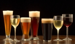 CẢNH BÁO: Uống một ly rượu mỗi ngày làm tăng nguy cơ đột quỵ