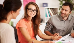 9 điều bạn không nên nói với đồng nghiệp để trở thành 'thiên thần' chốn công sở