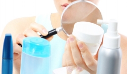 3 thành phần là 'kẻ thù' của làn da mụn, số 2 nhiều người còn dùng massage mặt