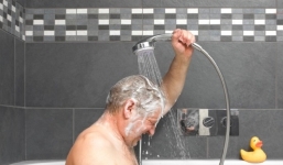 4 sự thật khiến người thích tắm nước nóng phải hối hận