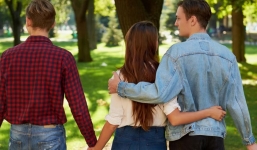 Sao nữ nói dối có chị em sinh đôi để hẹn hò 2 chàng trai một lúc