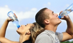 Không uống đủ nước khiến bạn phải hối hận dù có lối sống cực lành mạnh
