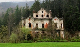 Cuộc sống bế tắc: 5 điềm xấu phong thủy khiến vận số gia đình lao dốc, làm như trâu ngựa vẫn mãi nghèo, bệnh tật triền miên, vợ chồng lục đục