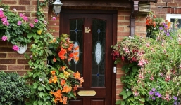 Làm mãi vẫn khánh kiệt: Nhà ở phạm 4 đại kỵ này thì núi vàng cũng 'đội nón ra đi', ngủ dậy là lo lắng tiền bạc