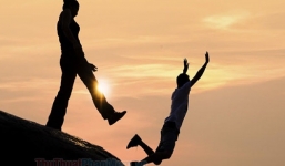 Ra đường gặp tiểu nhân: Nhà phạm 4 đại kỵ phong thủy này thì chủ nhân ngồi chỗ cũng gặp thị phi, bảo sao làm gì cũng trắc trở