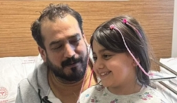 Hai bố con chơi 'oẳn tù tì' để nuôi hy vọng suốt 101 giờ bị động đất chôn vùi