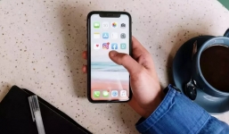 Trắc nghiệm: Nhìn cách cầm điện thoại của một người biết ngay họ có tham vọng hay tâm hồn treo ngược cành cây