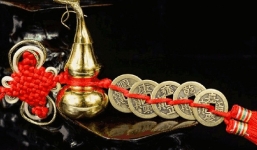 Cổ nhân đúc kết: Treo 4 vật này trên cổng thì tự khắc cửa nhà yên ổn, tiền bạc rủng rỉnh, làm gì cũng thuận buồm xuôi gió