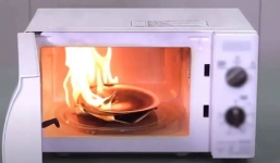 Nấu mì theo công thức trên mạng, cô gái suýt thiêu rụi căn nhà