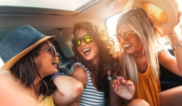 Sau kỳ nghỉ với nhóm bạn thân, bà mẹ 4 con ly dị chồng vì phát hiện sự thật chấn động