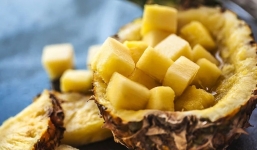 Loại quả bày bán la liệt mùa hè, giá rẻ như cho nhưng lại là siêu thực phẩm