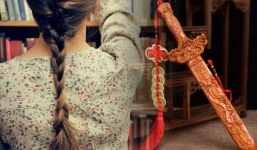 Áp dụng 3 mẹo phong thủy này giúp phụ nữ xua đào hoa xấu, tránh được đàn ông xấu xa