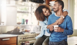 Phúc lớn nếu cô gái của bạn có 5 điểm này, chúng chứng tỏ nàng yêu bạn rất nhiều