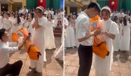 Tranh cãi nữ sinh được cầu hôn ngay tại lễ tốt nghiệp cấp 3, người khen nức nở, kẻ chê bôi