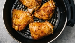 Sai lầm khi sử dụng nồi chiên không dầu khiến bạn hối không kịp