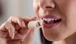 Bác sĩ bật mí thời gian nhai kẹo cao su lý tưởng để tránh những ẩn họa khôn lường