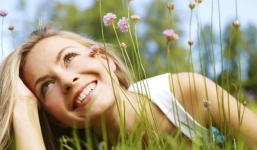 Không phải chăm da hay uống collagen, đây mới là 5 bí quyết thực sự của người trẻ lâu