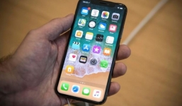 Xóa vết trầy xước màn hình smart phone trong vài giây với món đồ dùng học tập quen thuộc