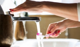 Sai lầm nhỏ khi đánh răng khiến răng càng ngày càng vàng theo thời gian