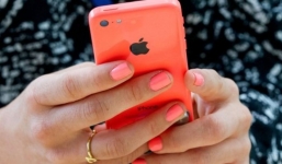 Gặp cảnh báo tam giác này trên iPhone thì tuyệt đối đừng đem máy bỏ vào thùng gạo kẻo hối hận