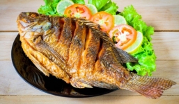 Mẹo vàng để rán cá không bị bắn dầu, dính chảo, thành quả thơm ngon, giòn rụm