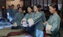 Tại sao cung nữ nhà Thanh phải ngủ nghiêng, chân co quắp? Chỉ tưởng tượng cũng như bị chuột rút