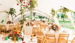 20 năm chờ 'anh chồng hoàn hảo' mà không gặp, người phụ nữ tự cưới chính mình