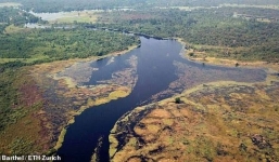 Hé lộ con sông tối đen nhất thế giới, thò tay xuống là 'bốc hơi', thị lực 10/10 cũng không thấy gì