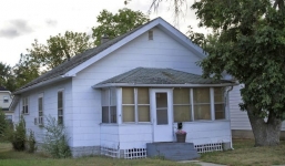  Thuê nhà giá rẻ, gia đình sợ lịm người khi bị hơn 200 'nhân vật thần bí' quấy nhiễu mỗi đêm