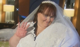 Nặng gần 4 tạ, người phụ nữ béo nhất thế giới hút hồn trai đẹp nhờ body quá khổ