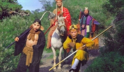 Trong Tây Du Ký, gậy Như Ý của Tôn Ngộ Không và Đinh Ba 9 răng của Trư Bát Giới cái nào mạnh hơn?