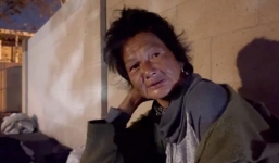 Thúy Nga đau lòng khi chứng kiến nghệ sĩ Kim Ngân ngủ ngoài trời với chiếc chăn mỏng