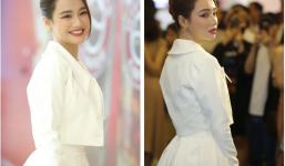 Nhã Phương khoe vòng eo 'siêu thực' tại sự kiện, nhưng bọng mắt to và nhiều nếp nhăn lại khiến dân tình chú ý