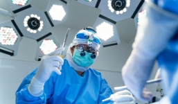 Hy hữu: Bệnh nhân bị mù vì bác sĩ cắt bỏ nhầm mắt