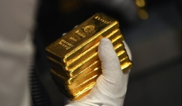 Giá vàng trưa ngày 13/7: Lao dốc không kìm hãm 