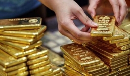 Giá vàng hôm nay 26/8: Biến động trái chiều 