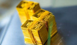 Giá vàng hôm nay 28/9: Tuột dốc không phanh