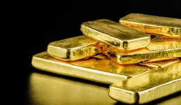 Giá vàng hôm nay 18/10: Lao dốc bất chấp 