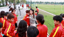 HLV Mai Đức Chung không giấu được niềm tự hào khi nhắc về Huỳnh Như, hy vọng các cầu thủ nữ một điều