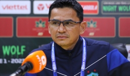 HLV Kiatisak có hành động 'đốn tim' người hâm mộ trong ngày HAGL đại thắng