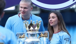 Haaland khoe bạn gái cực phẩm trong ngày Man City ăn mừng chức vô địch Premier League