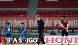 Đội tuyển Việt Nam rèn quân trong mưa, sẵn sàng cho trận đấu đầu tiên dưới thời HLV Troussier