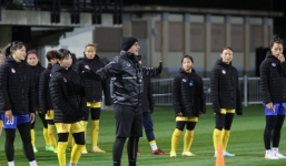 ĐT nữ Việt Nam 'nếm trải' cái lạnh 10 độ C trong buổi tập đầu tiên tại New Zealand