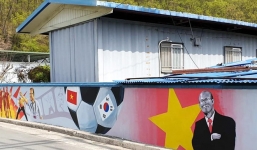 Ảnh độc: Bố Park cùng 'đàn con U23' xuất hiện ngập tràn tại quê nhà Hàn Quốc 