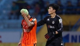 HLV Huỳnh Đức hé lộ Đức Chinh giấu chấn thương nhưng vẫn buộc phải dùng vì thiếu người