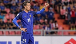 Quá xấu hổ, cầu thủ Thái Lan đấm trọng tài xin rút lui khỏi ĐTQG