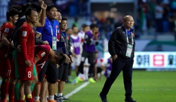 Hoãn việc gia hạn hợp đồng, HLV Park Hang Seo chỉ ra hai thứ quan trọng hơn tiền