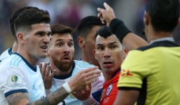 Chửi cả BTC lẫn trọng tài, Messi đối mặt án cấm thi đấu 2 năm 